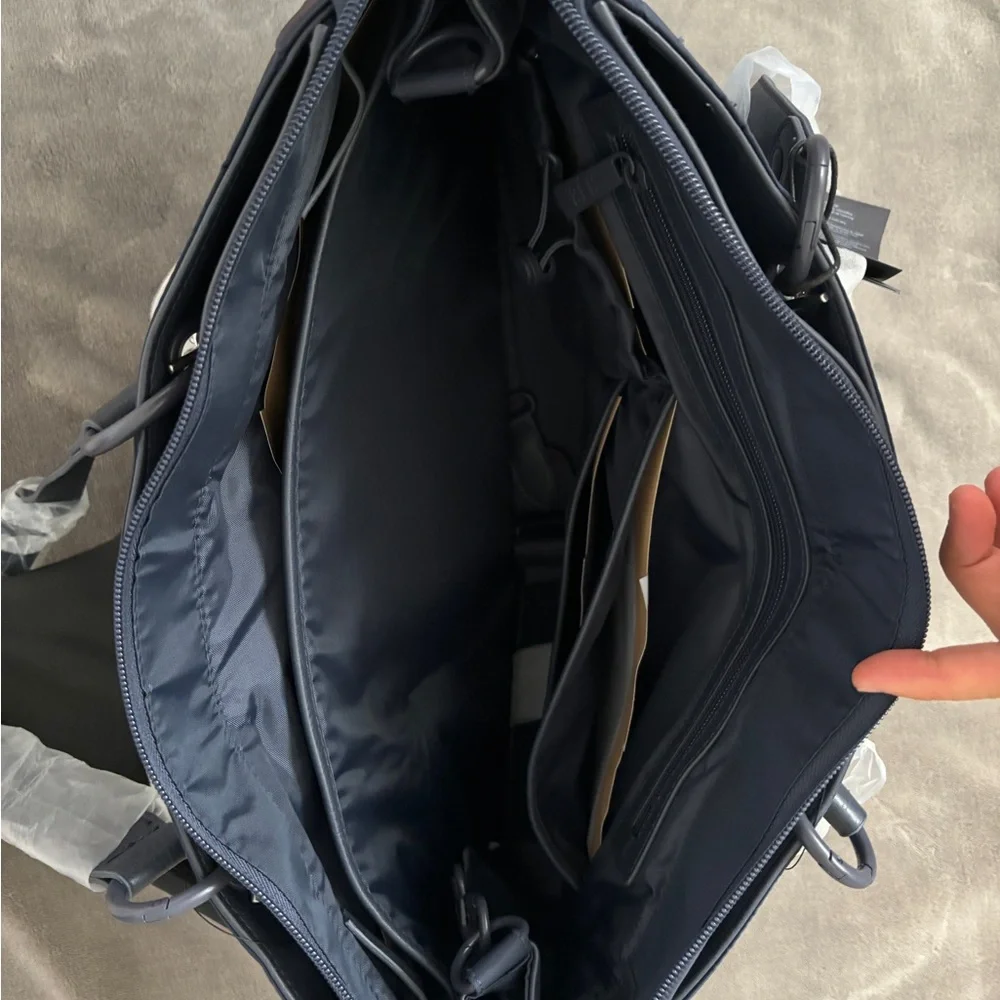 BEIS The Diaper Bag in Navy